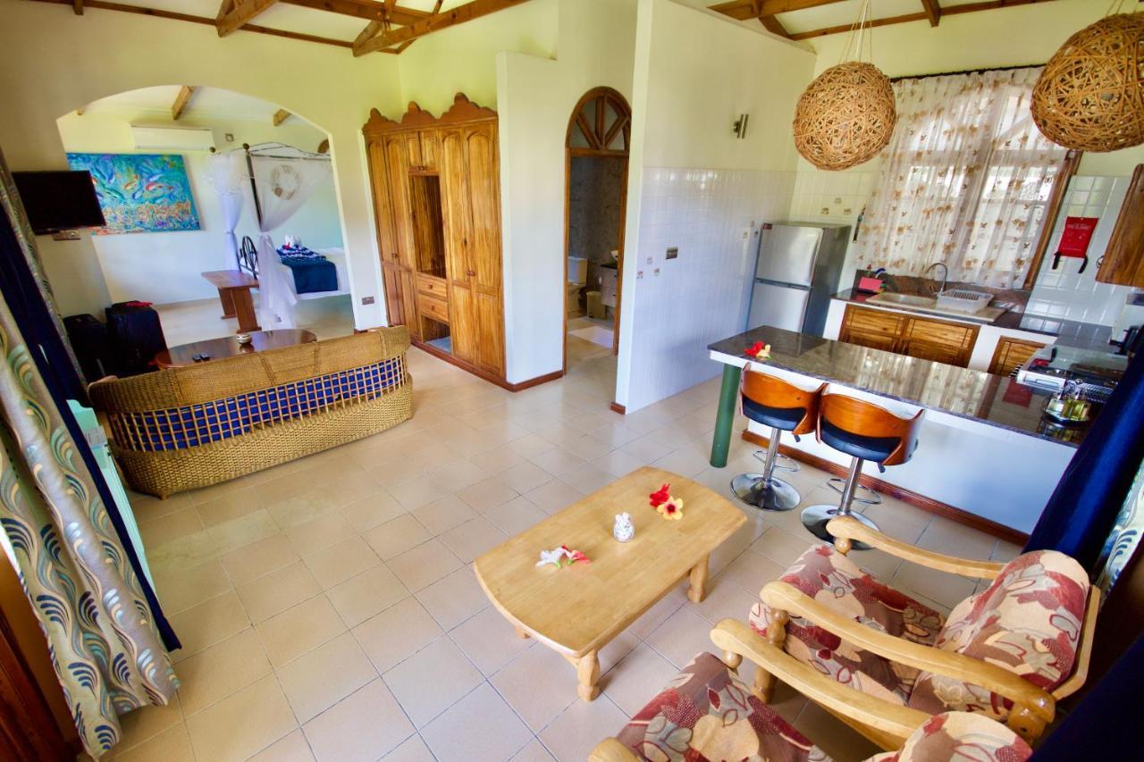 Sea Splash Self Catering And La Petite Maison Grand Anse  Dış mekan fotoğraf